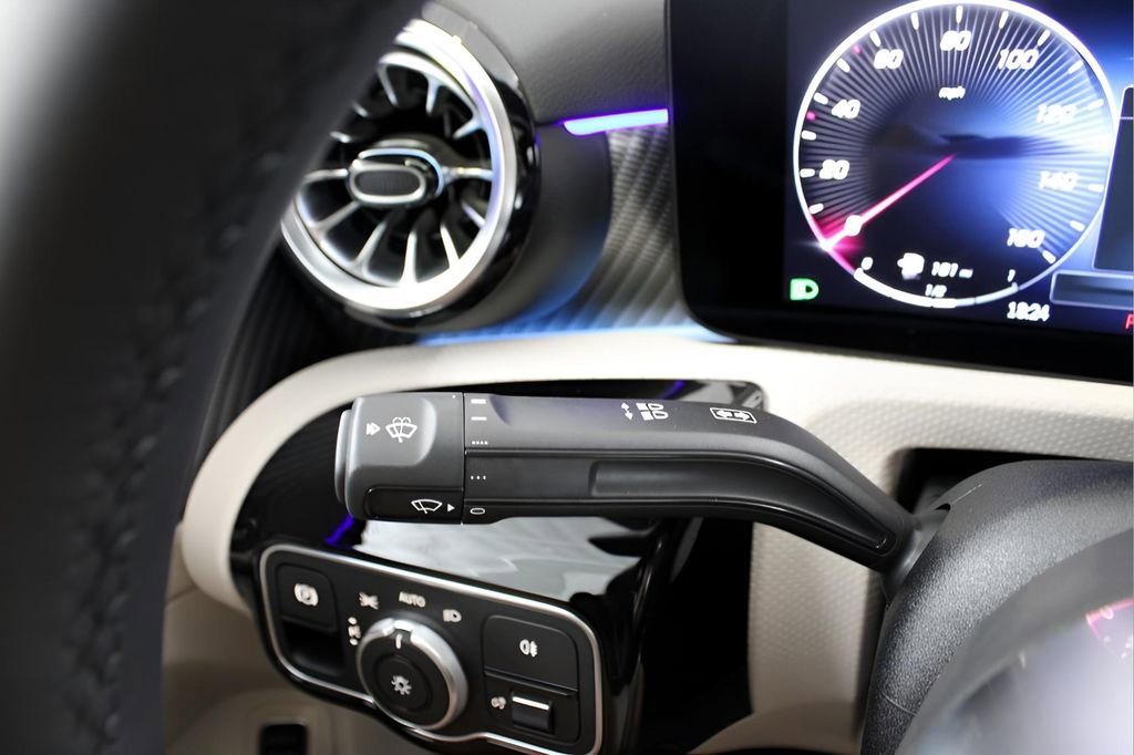 Used 2025 Mercedes-Benz CLA 250 image 13