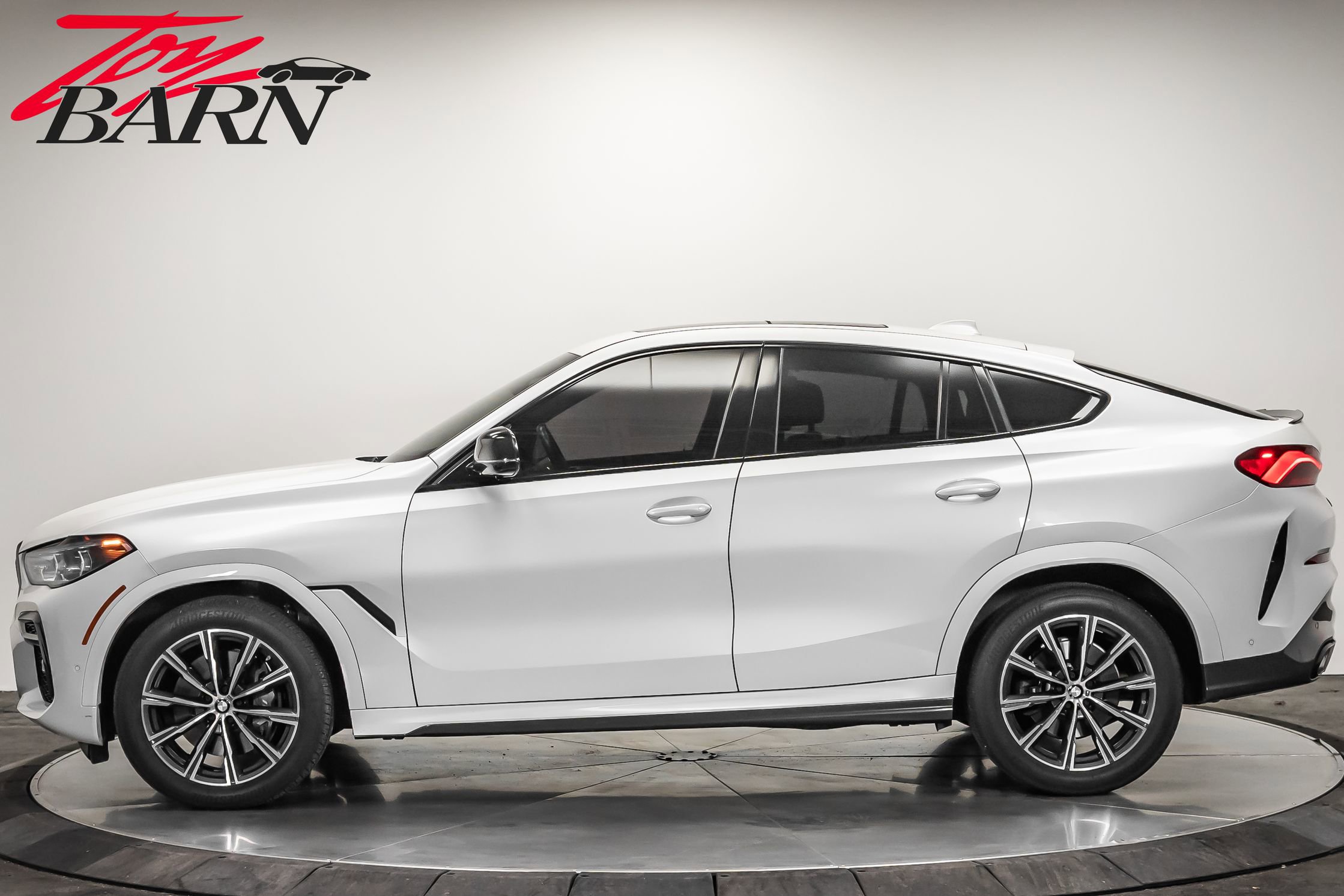Used 2022 BMW X6 xDrive40i w/ Executive Package video 2