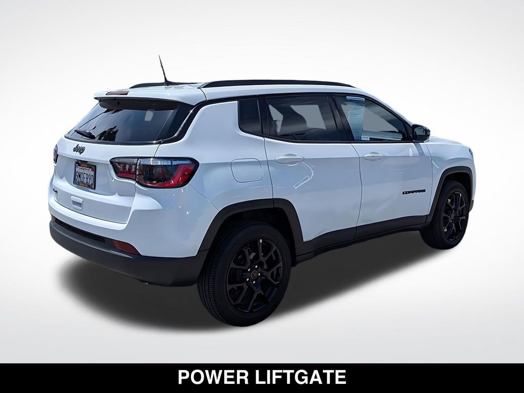 Used 2026 Jeep Compass Latitude AWD/4WD image 8