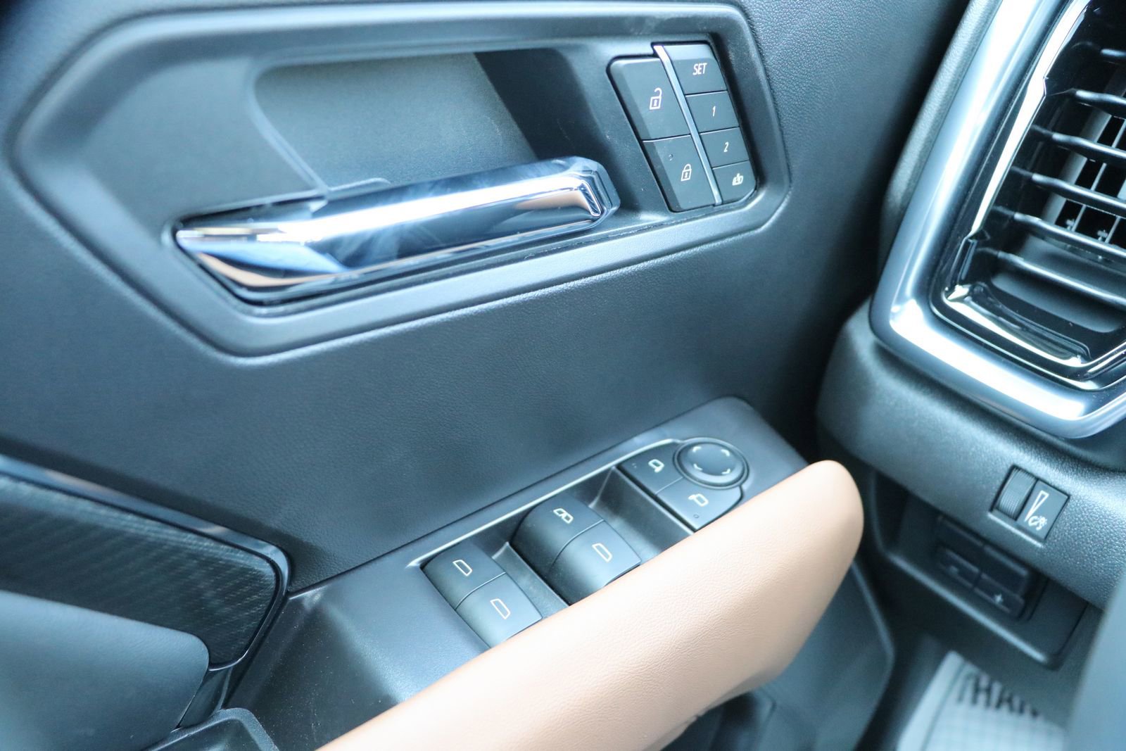 New 2025 GMC Canyon AT4 w/ AT4 Premium Package image 11