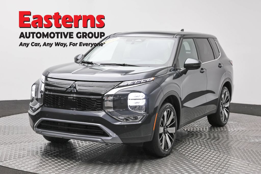 Used 2025 Mitsubishi Outlander SE AWD/4WD image 1