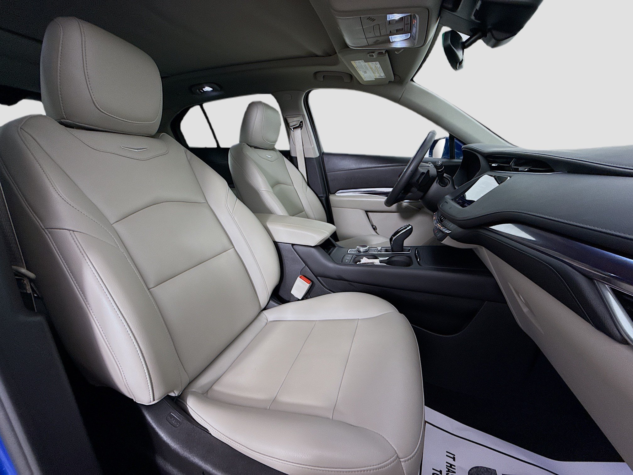 Used 2021 Cadillac XT4 Luxury w/ Cold Weather Package FWD image 30