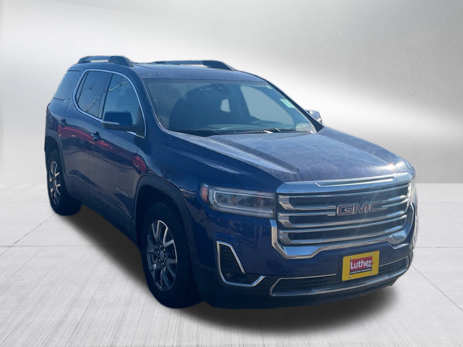 Used 2023 GMC Acadia SLT w/ Preferred Package image 4