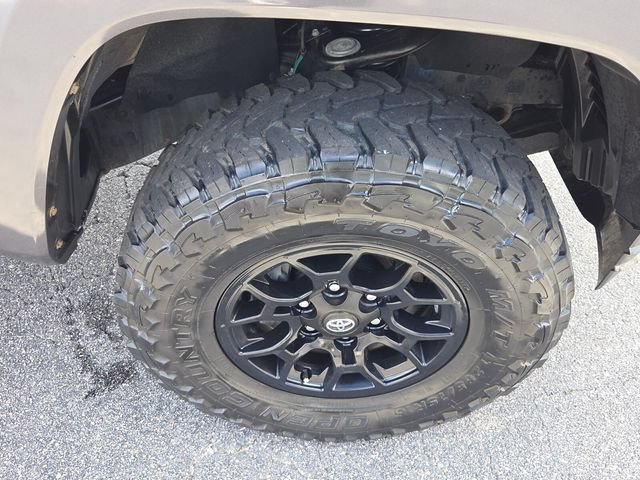 Used 2021 Toyota Tacoma SR5 AWD/4WD image 12