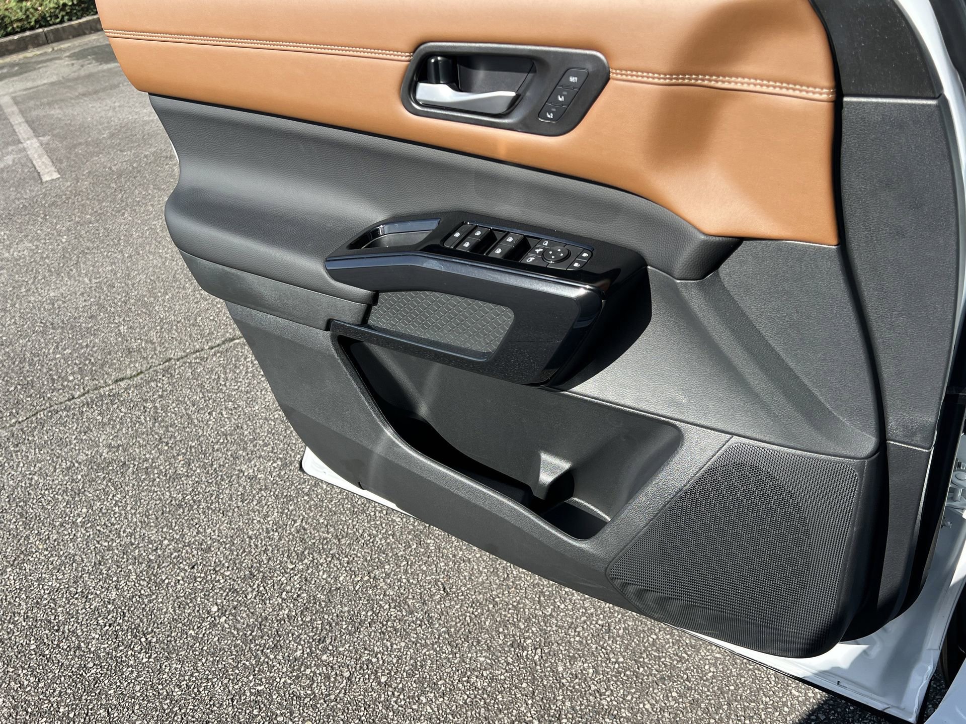 New 2026 Nissan Pathfinder Platinum image 16