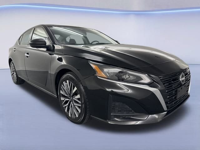 Used 2024 Nissan Altima 2.5 SV