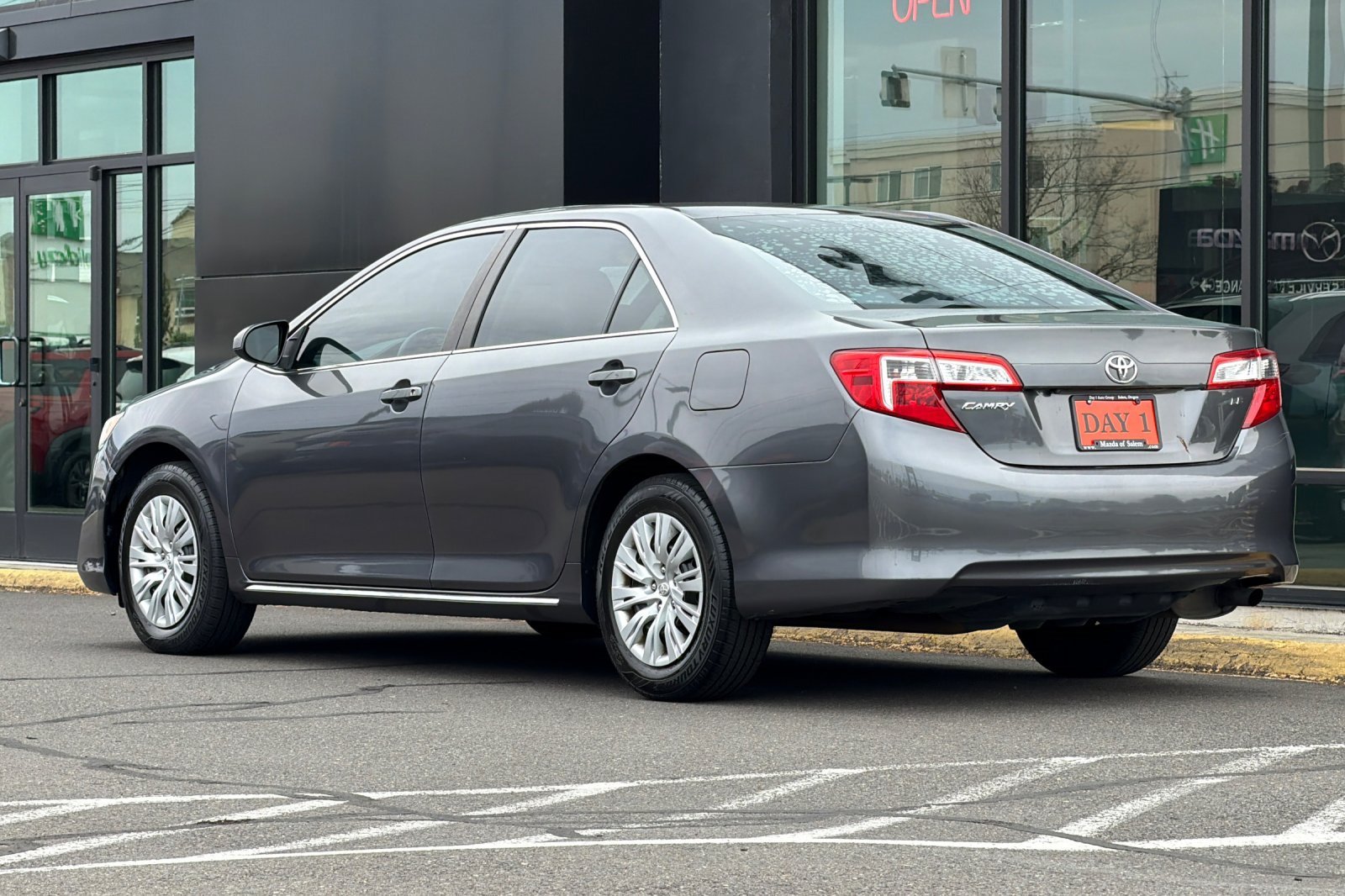 Used 2014 Toyota Camry LE FWD image 7