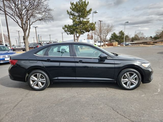 Used 2024 Volkswagen Jetta SE FWD image 2