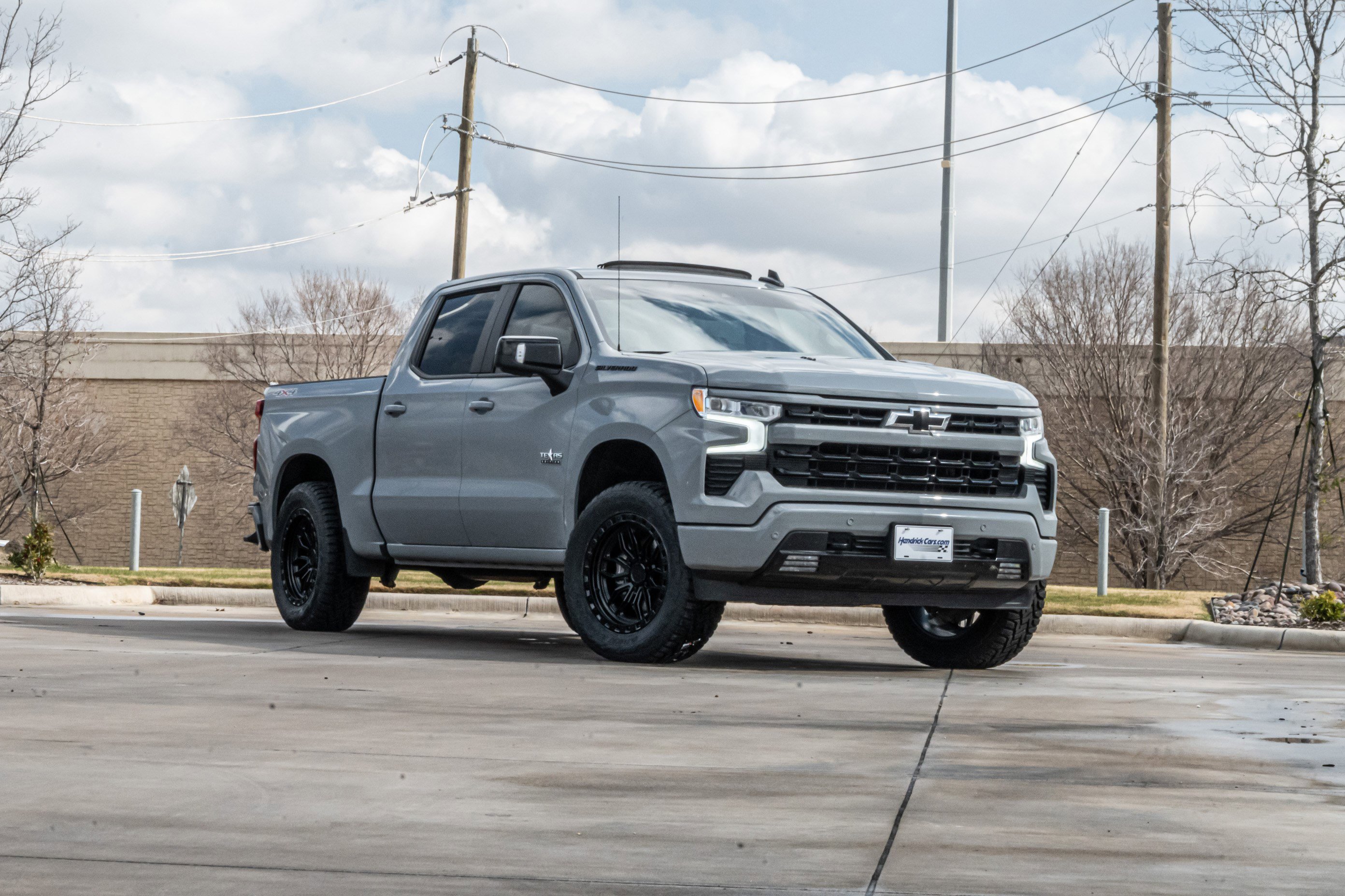 Used 2024 Chevrolet Silverado 1500 RST image 2