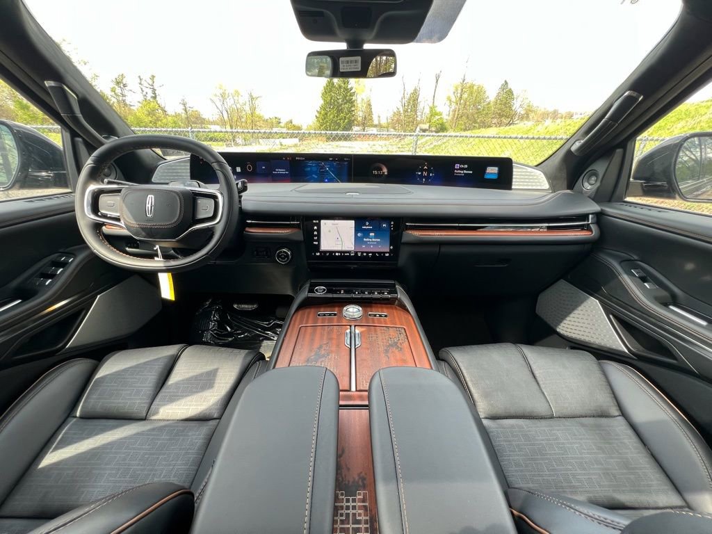 New 2025 Lincoln Navigator L Black Label AWD/4WD image 21