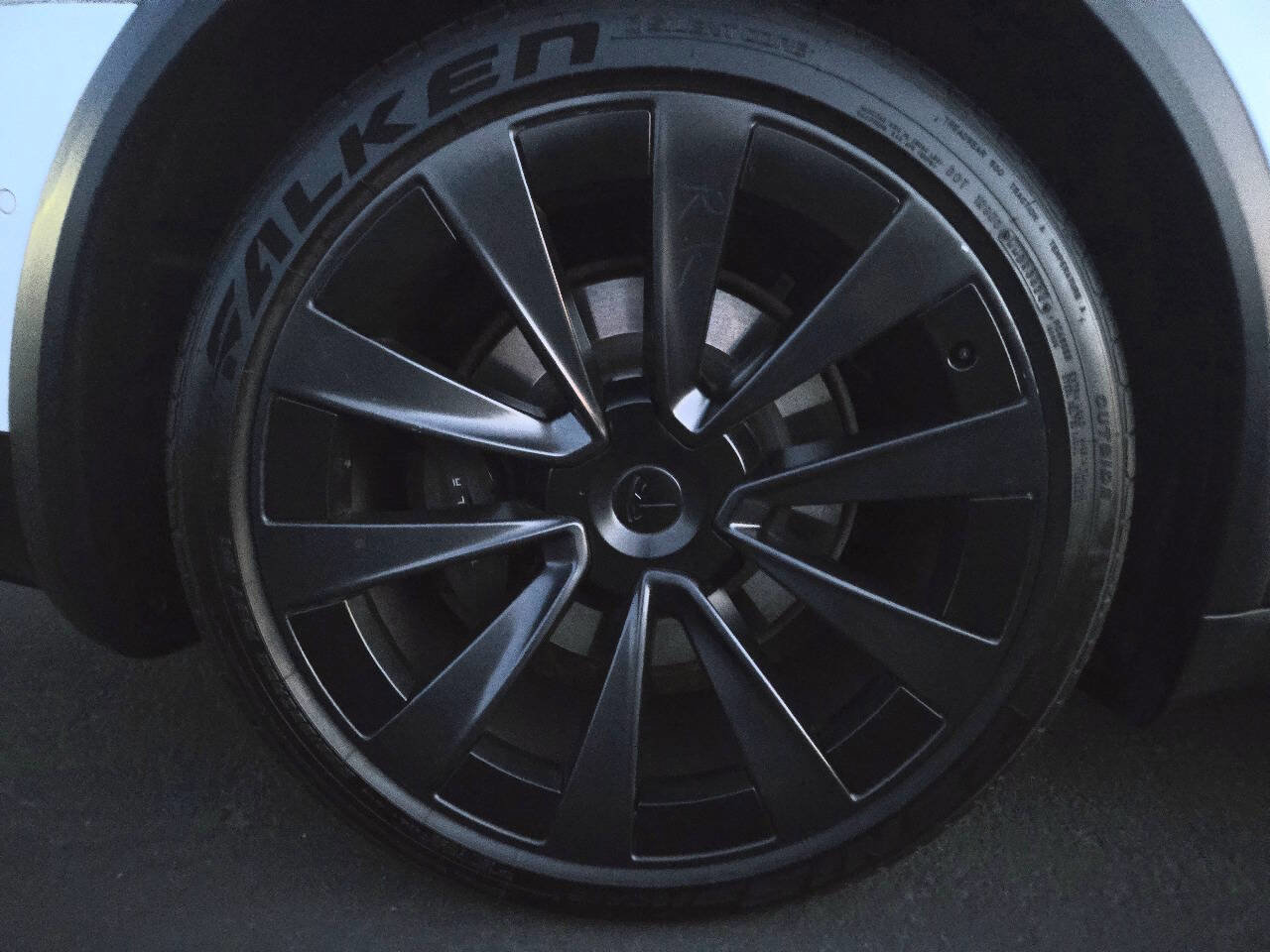 Used 2022 Tesla Model X Plaid image 18