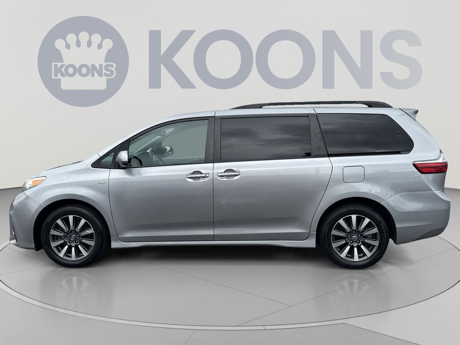 Used 2018 Toyota Sienna XLE Premium AWD/4WD image 2