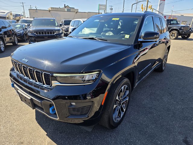 Used 2023 Jeep Grand Cherokee Overland w/ Luxury Tech Group IV image 2