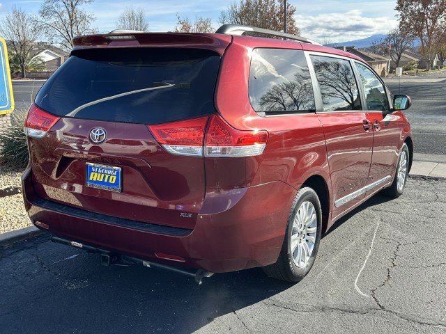 Used 2012 Toyota Sienna XLE image 3