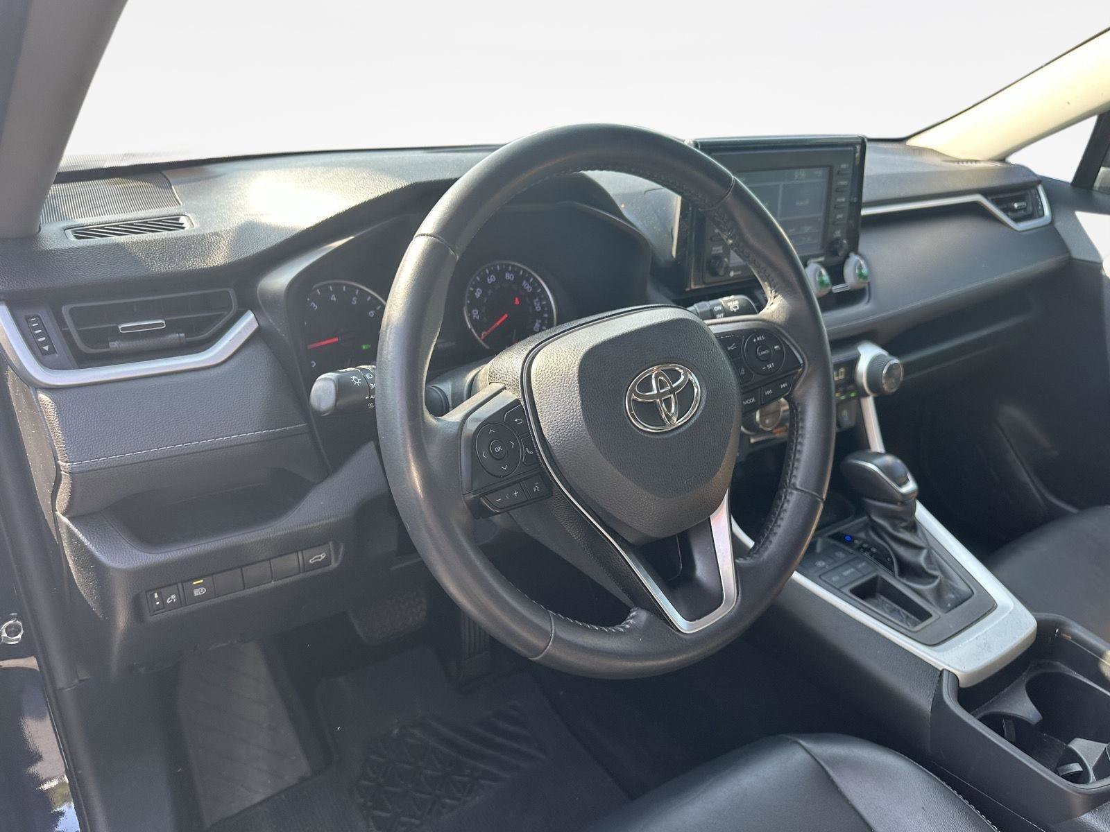Certified 2020 Toyota RAV4 XLE Premium FWD image 11
