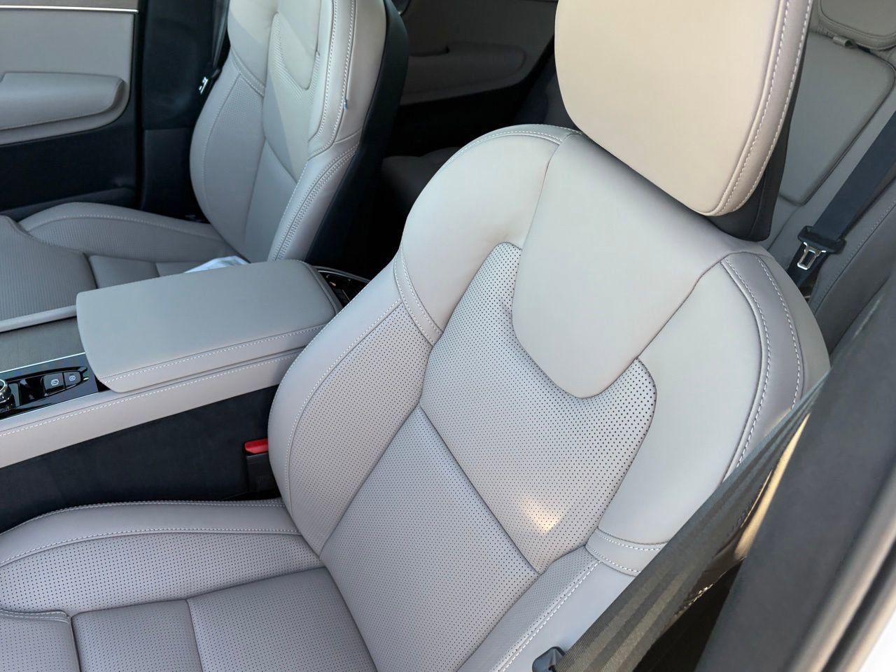 New 2026 Volvo XC90 B6 Ultra w/ Lounge Package image 21