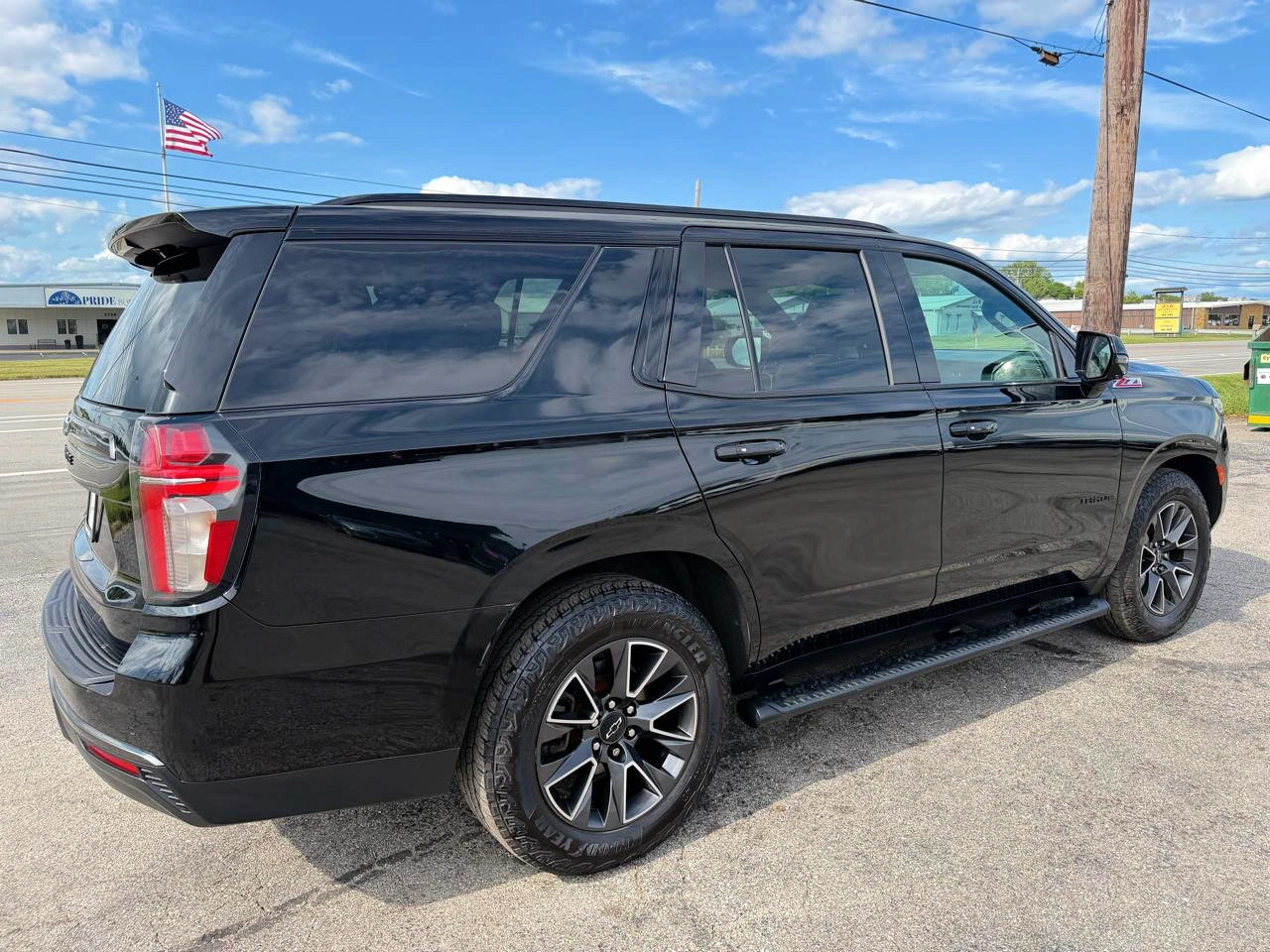 Used 2022 Chevrolet Tahoe Z71 w/ Z71 Off-Road Package AWD/4WD image 6