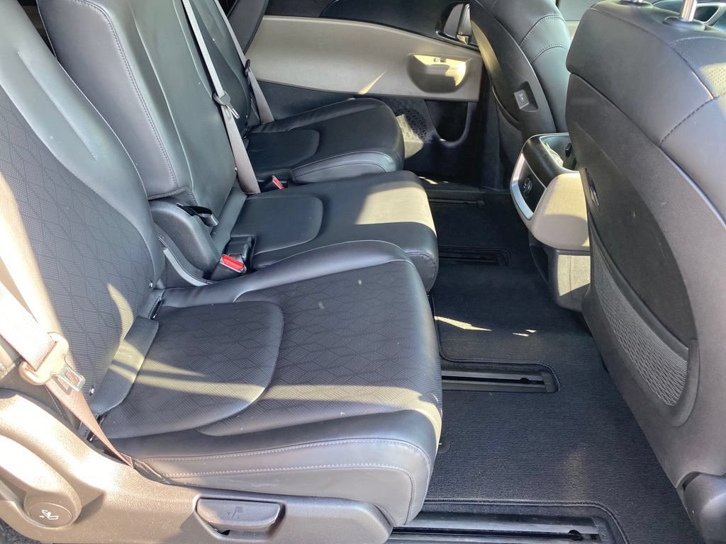 Used 2025 Kia Carnival FWD image 10