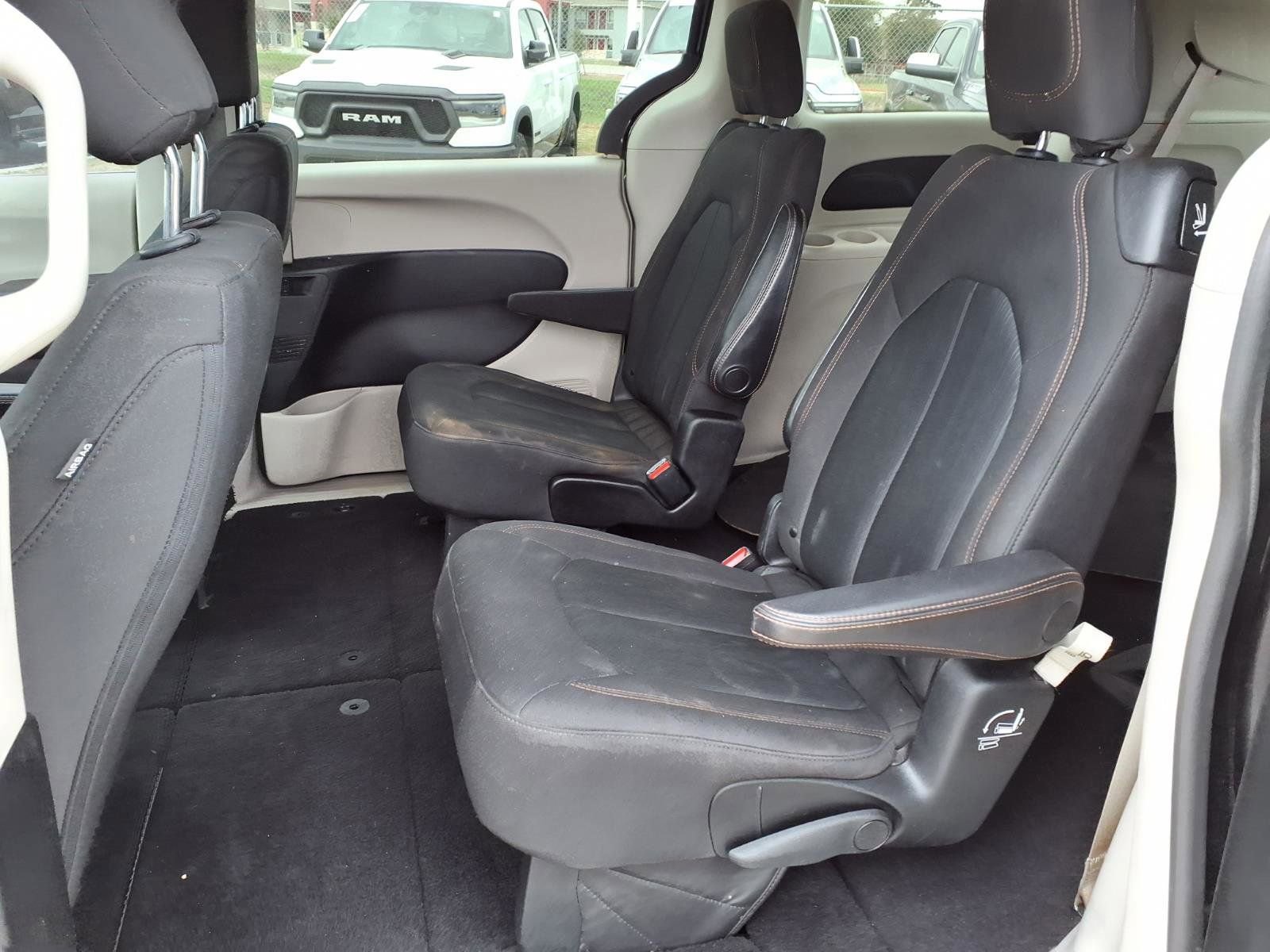Used 2019 Chrysler Pacifica LX FWD image 18