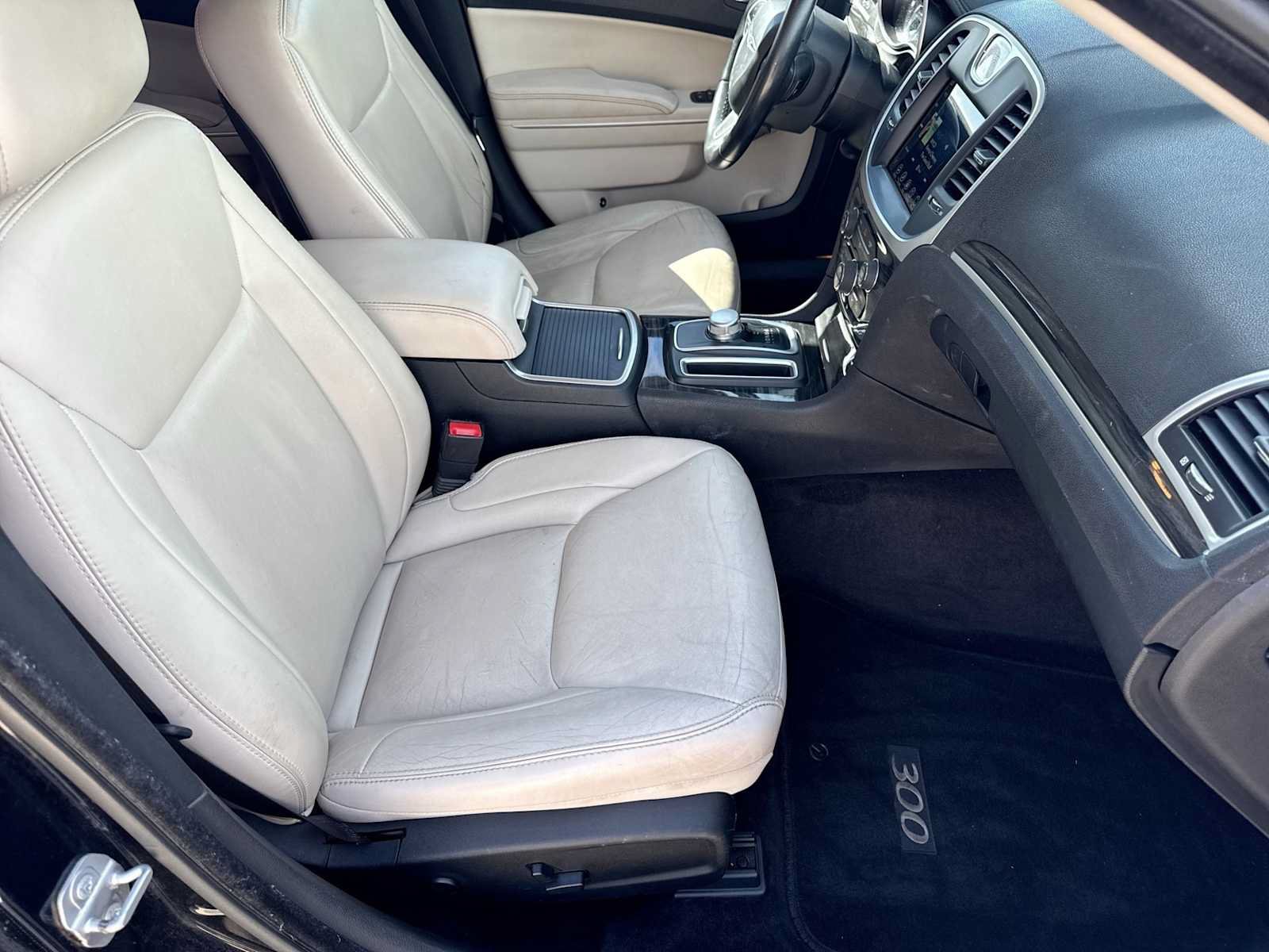 Used 2017 Chrysler 300 Limited RWD image 21