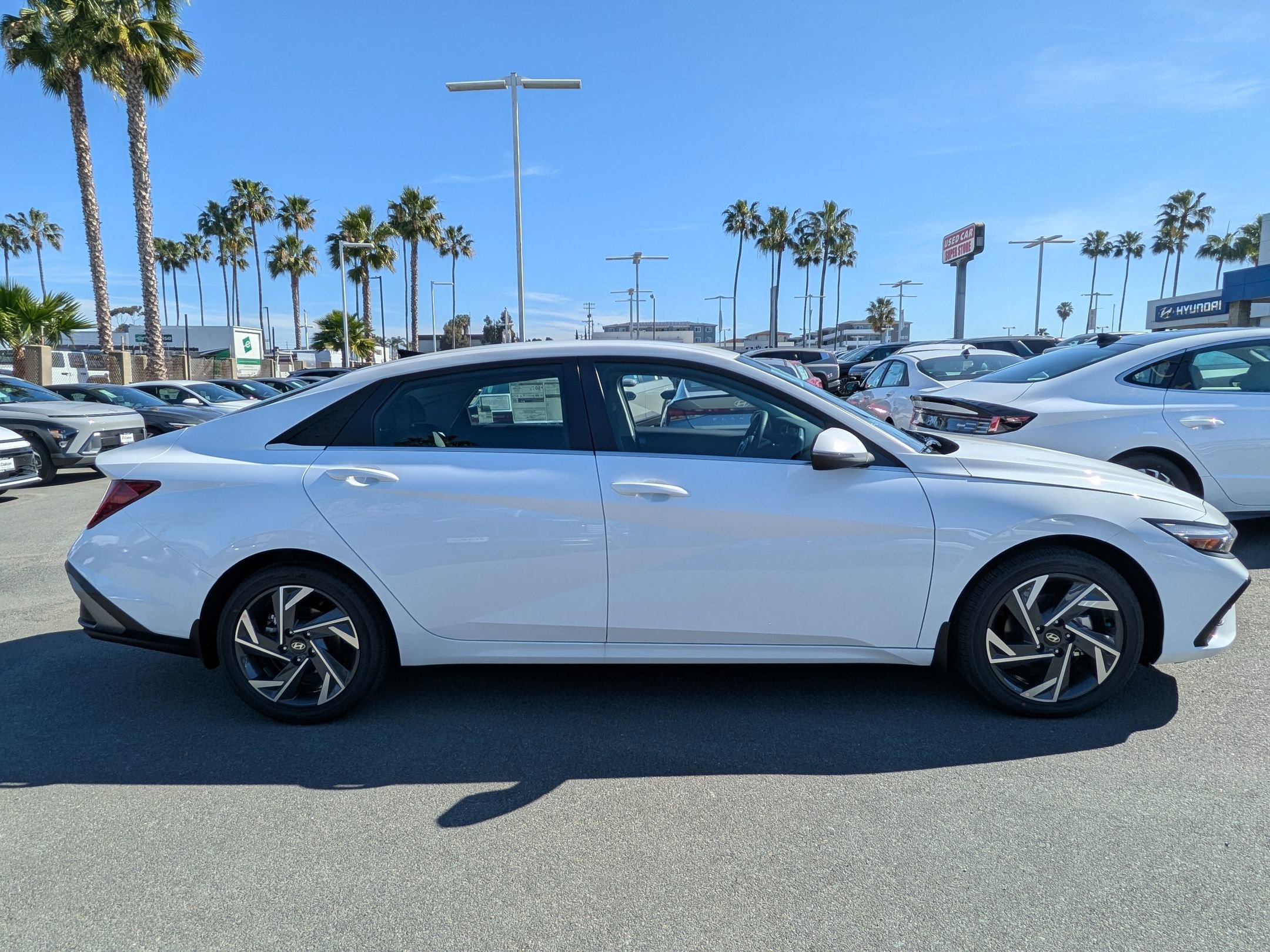 New 2026 Hyundai Elantra Limited FWD image 5