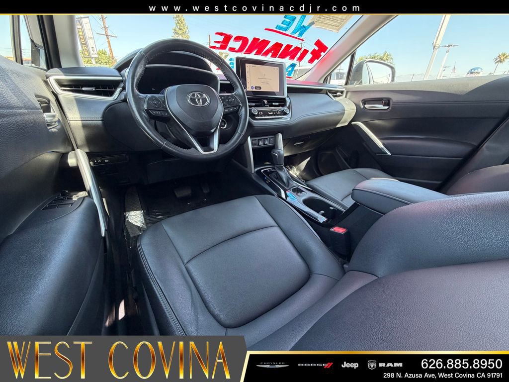 Used 2023 Toyota Corolla Cross XLE w/ Convenience Package FWD image 23