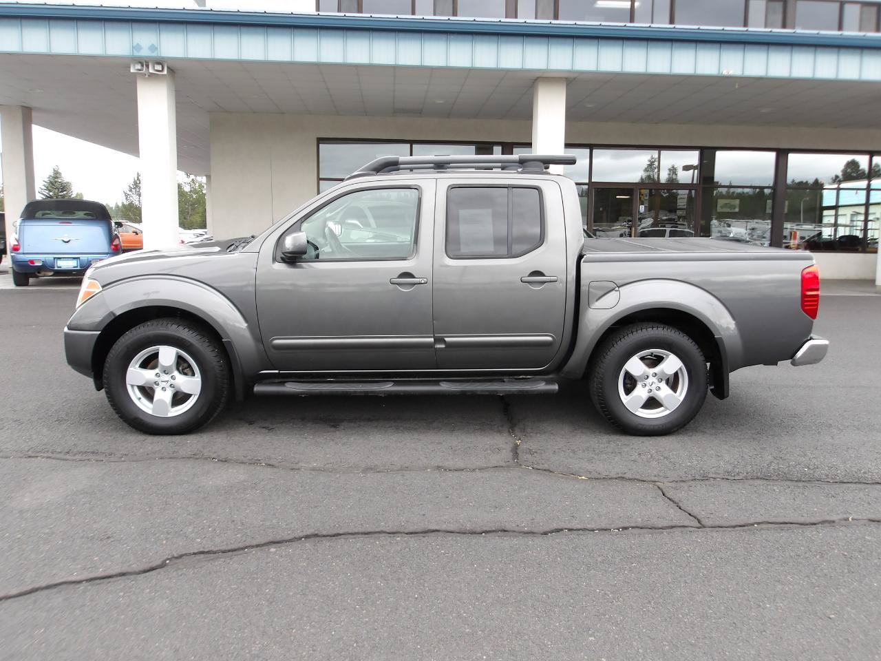 Used 2008 Nissan Frontier LE w/ Tow Hitch Pkg AWD/4WD image 2