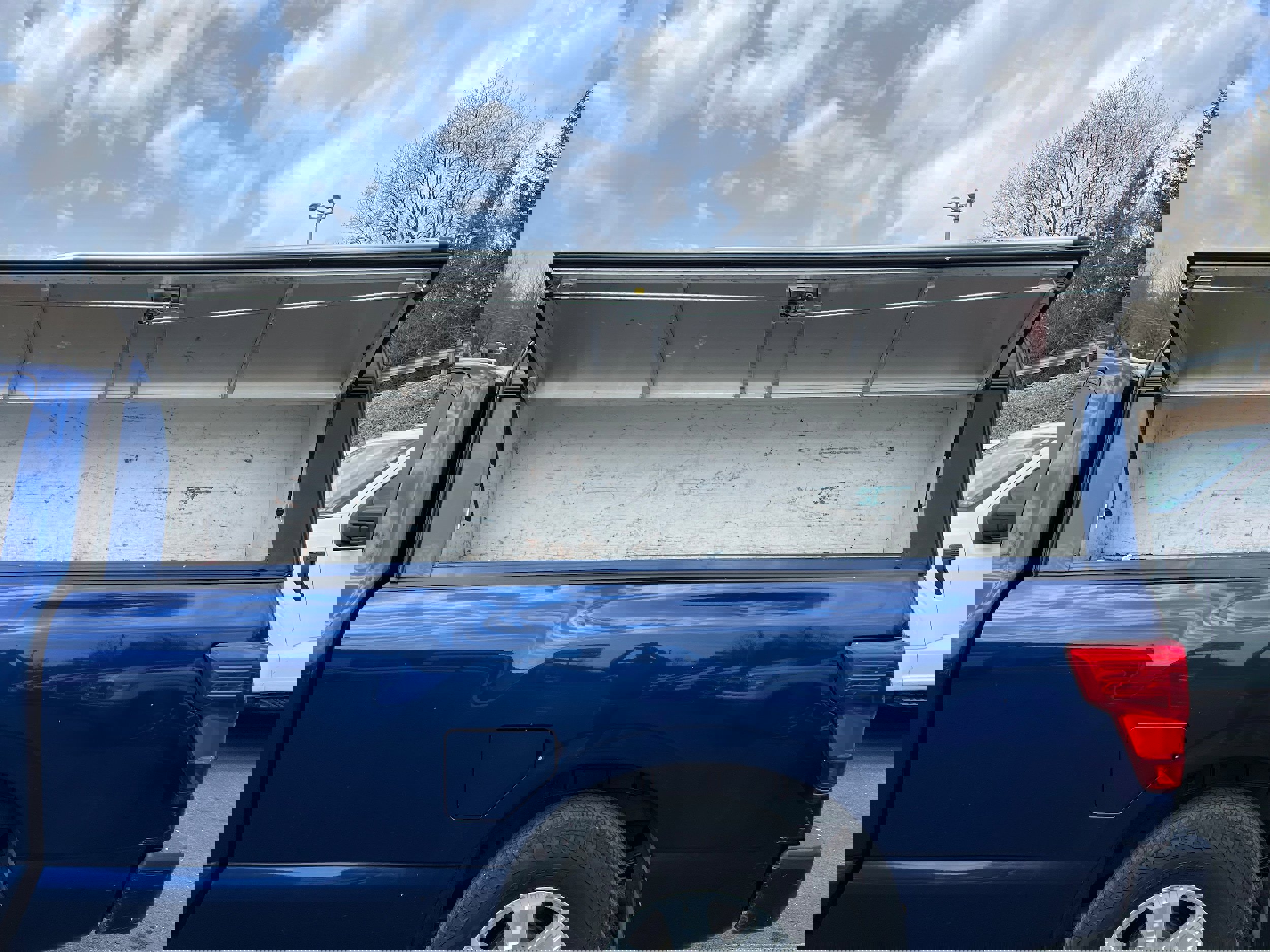 Used 2017 Nissan Titan SV AWD/4WD image 16