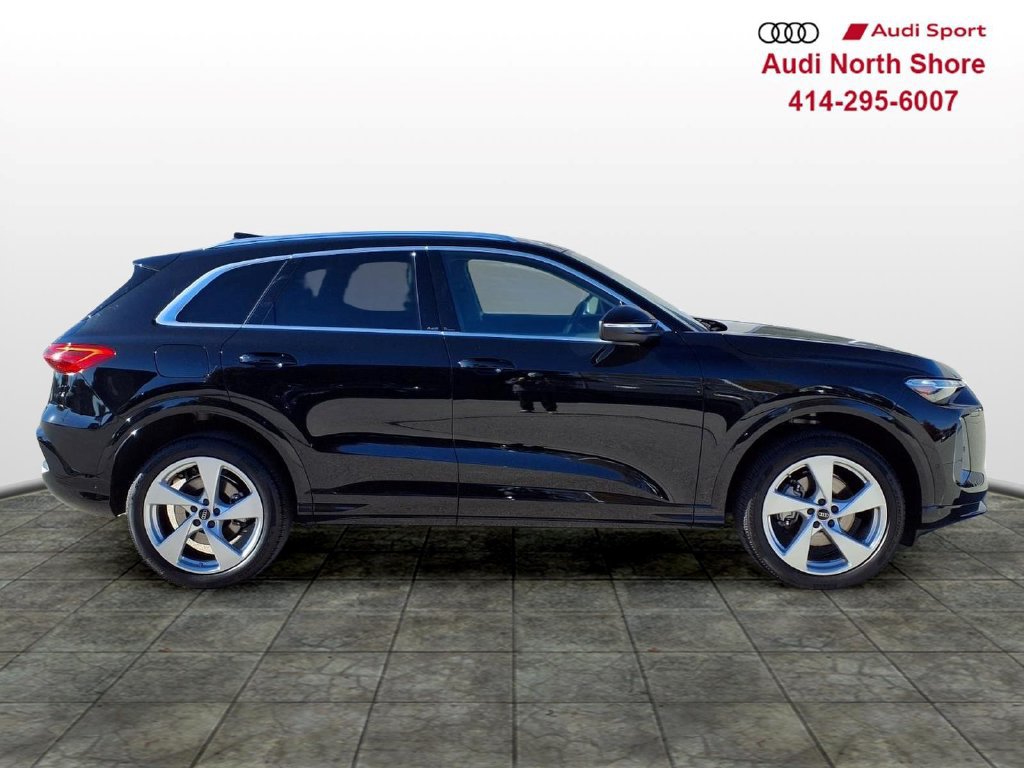 Used 2025 Audi Q5 Premium Plus w/ Premium Plus AWD/4WD image 3