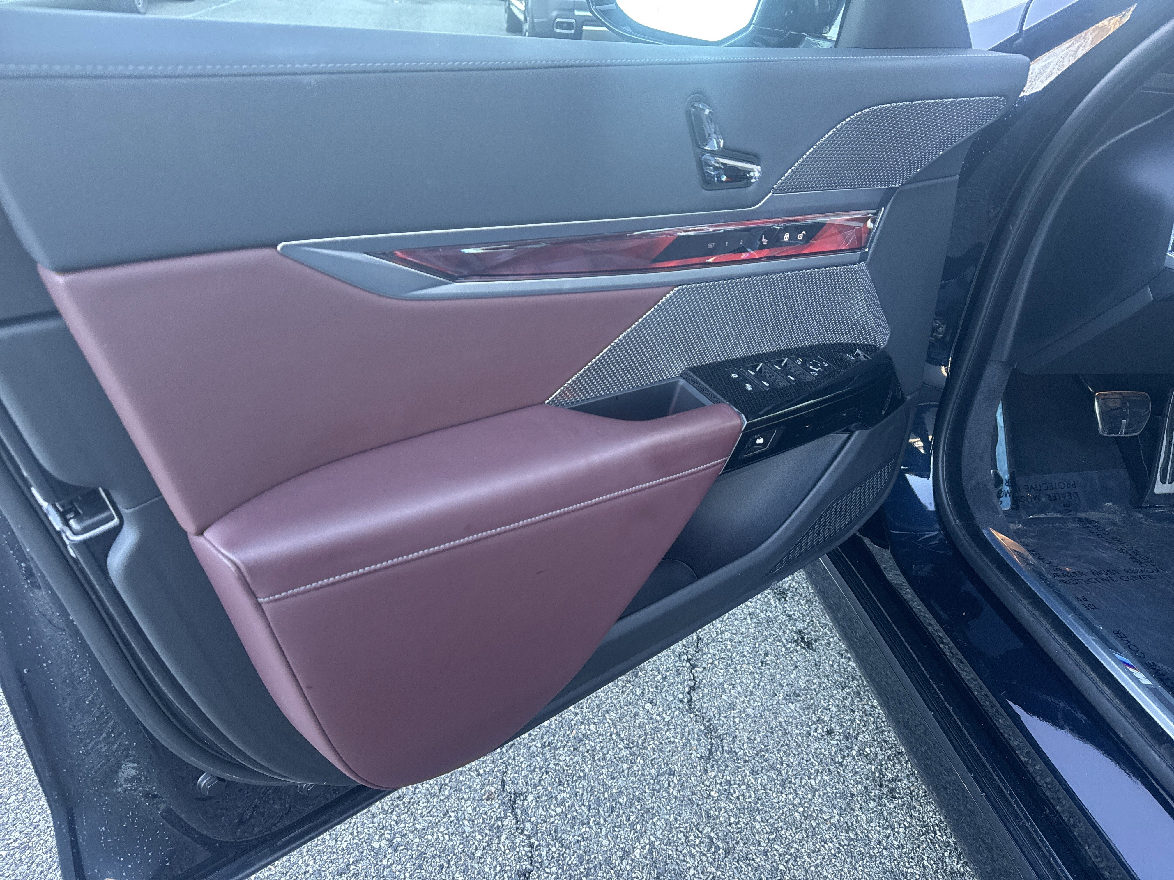 Used 2023 BMW 760i xDrive image 13