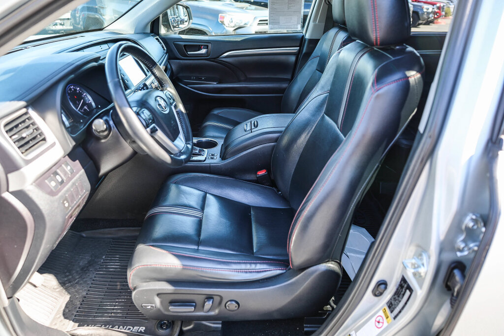 Used 2019 Toyota Highlander SE FWD image 11
