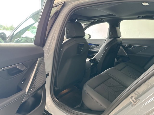 Used 2024 BMW 540i xDrive w/ M Sport Package image 41