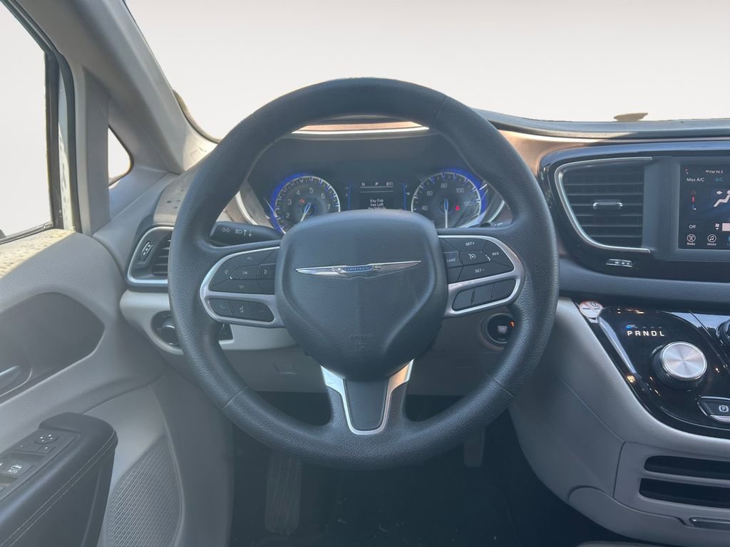 Used 2020 Chrysler Voyager Lxi FWD image 12