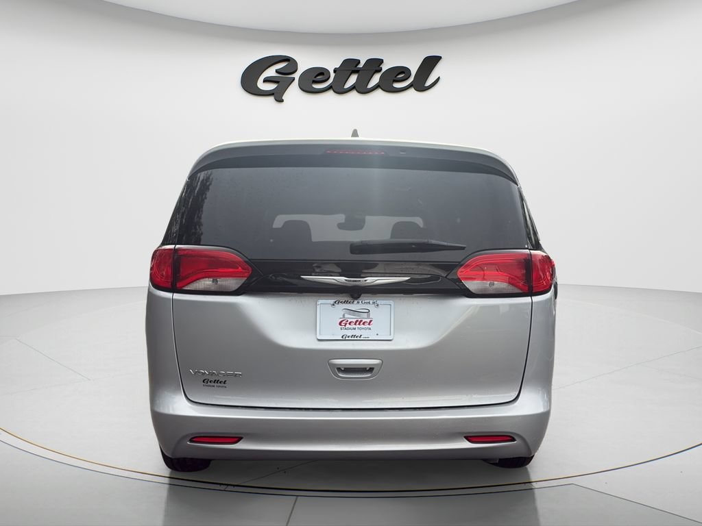 Used 2023 Chrysler Voyager LX FWD image 6