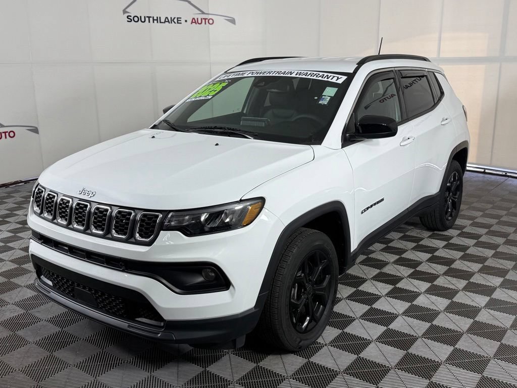 Used 2025 Jeep Compass Latitude AWD/4WD image 3