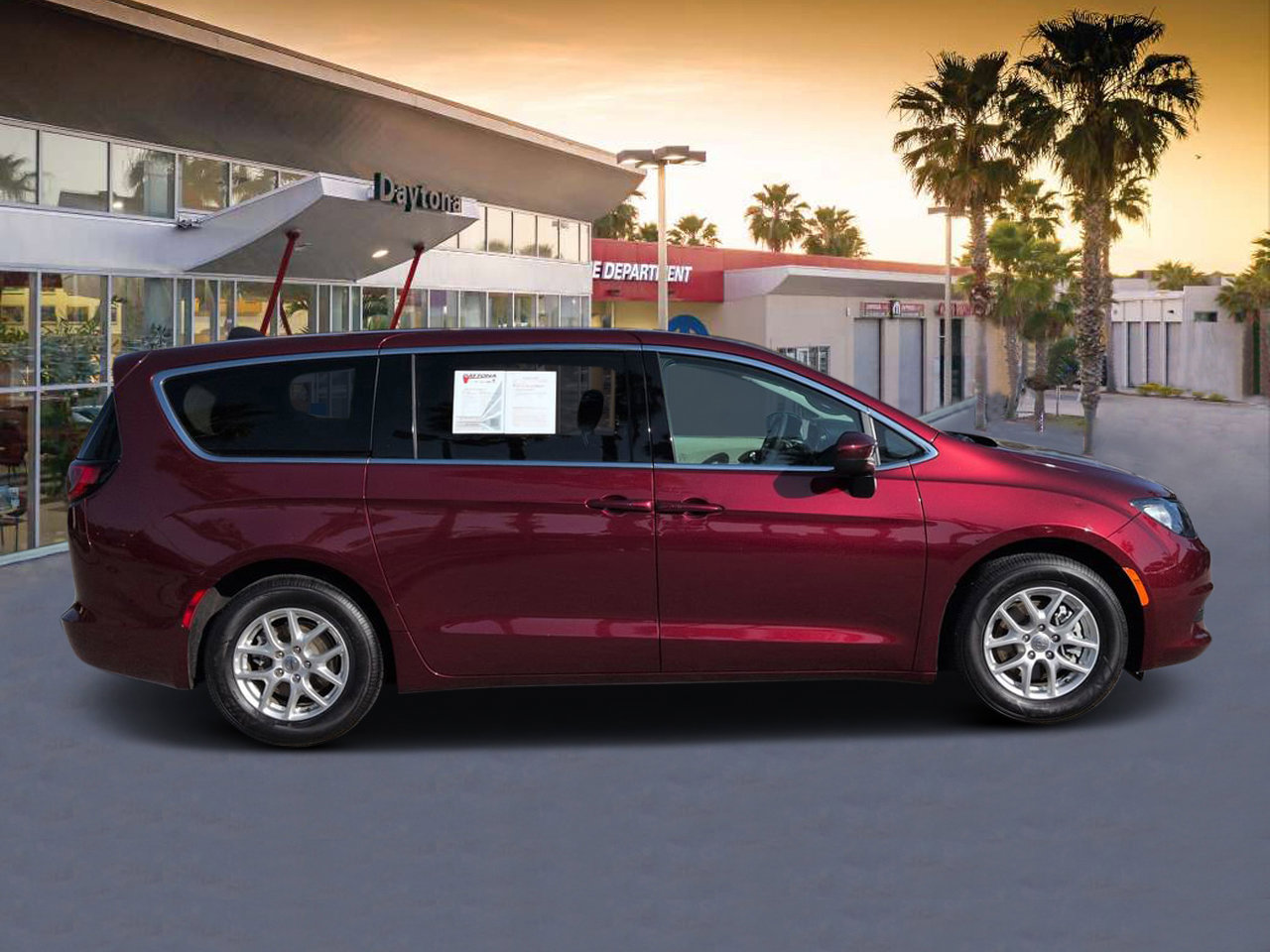 Used 2023 Chrysler Voyager LX FWD image 2