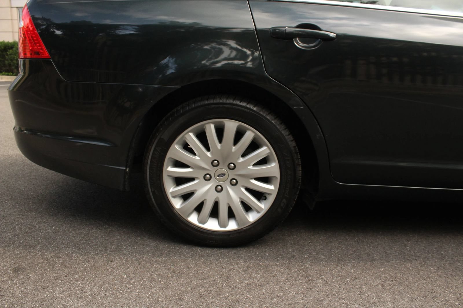Used 2010 Ford Fusion Hybrid FWD image 5