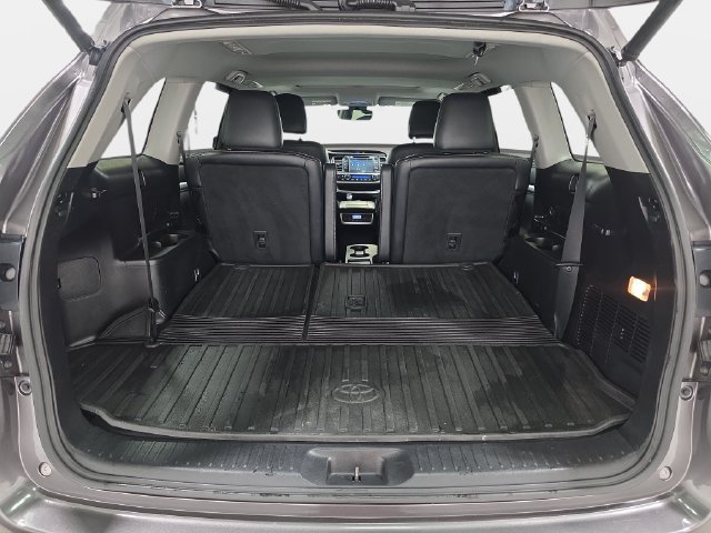 Used 2017 Toyota Highlander XLE AWD/4WD image 32
