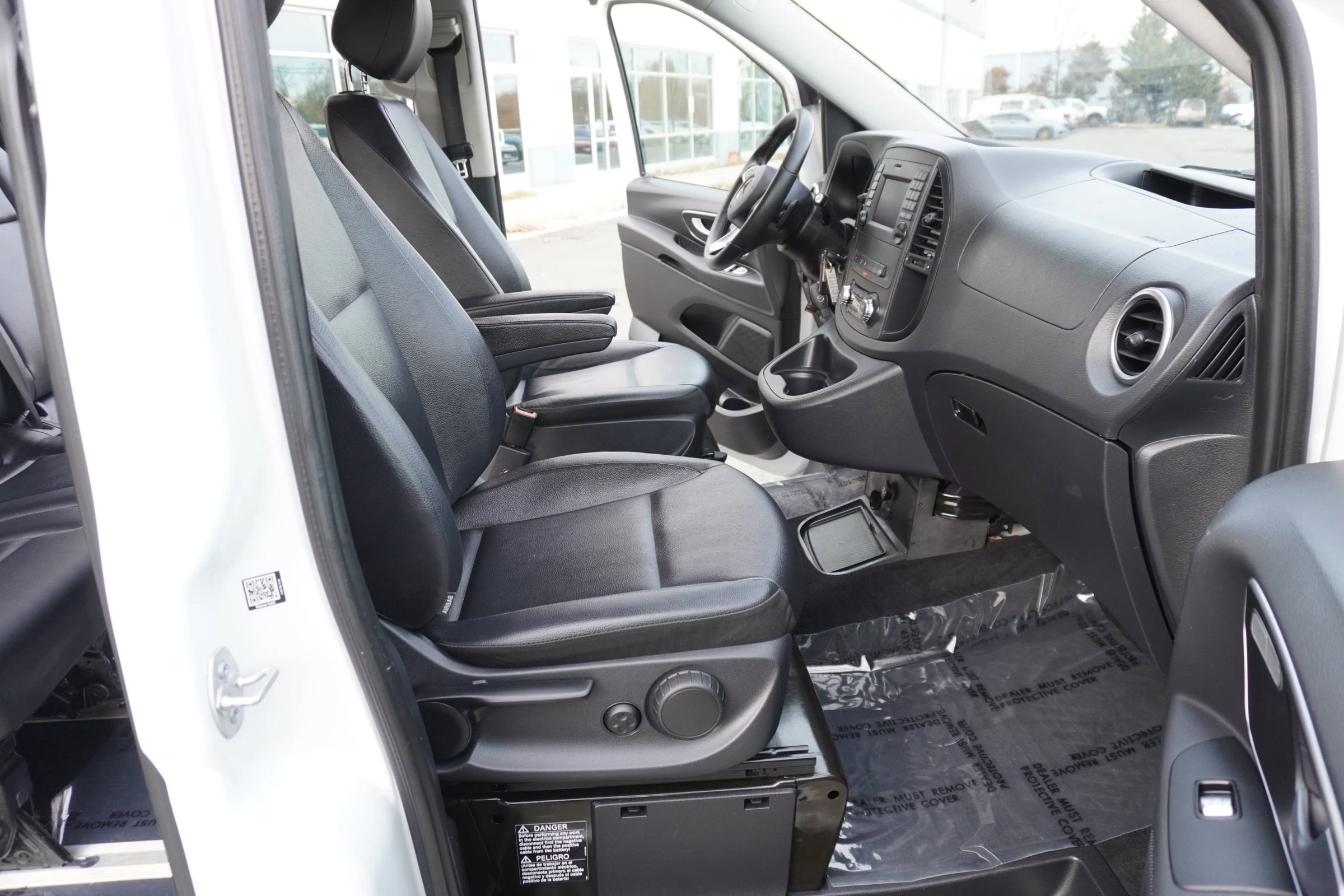 Used 2016 Mercedes-Benz Metris Passenger image 10