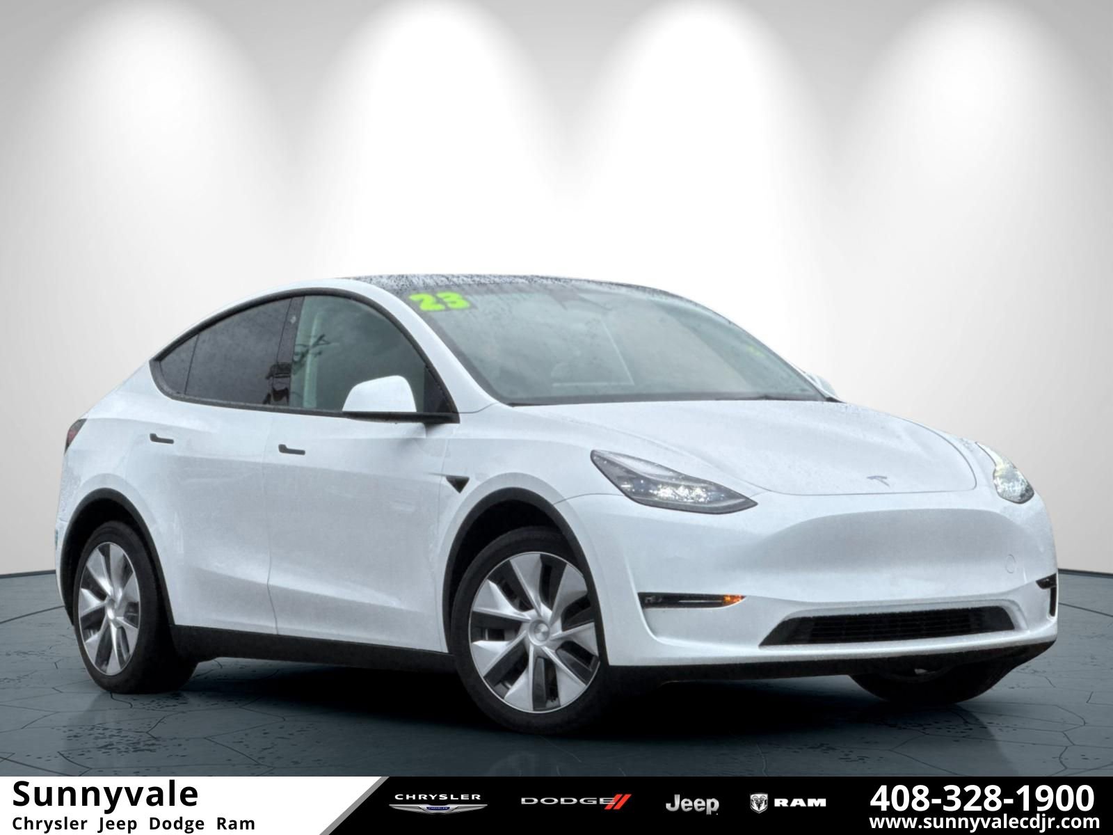 Used 2023 Tesla Model Y Long Range AWD/4WD image 1