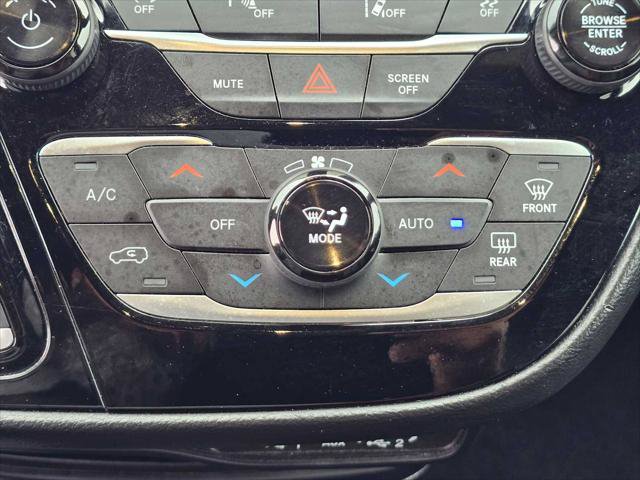 Used 2025 Chrysler Pacifica Select FWD image 28