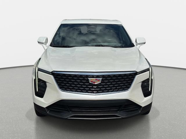 Certified 2024 Cadillac XT4 Luxury w/ Cold Weather Package FWD image 8