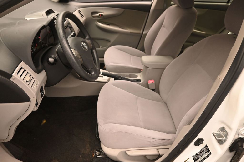 Used 2013 Toyota Corolla LE FWD image 13