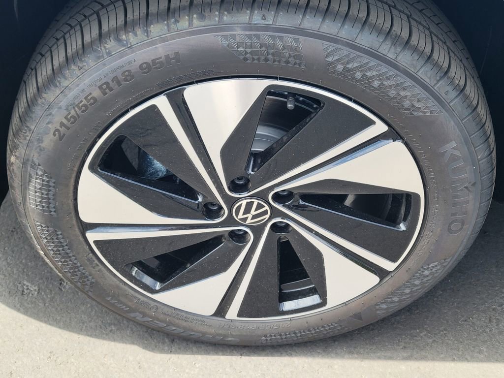 New 2025 Volkswagen Taos SE image 5