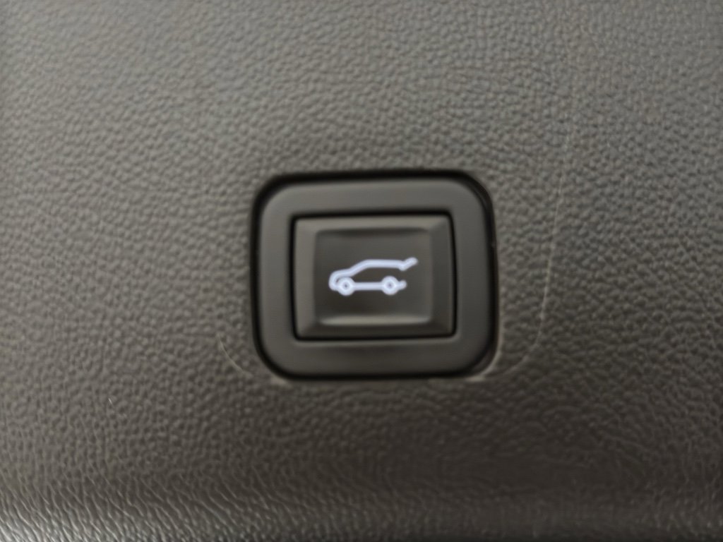 Certified 2023 Chevrolet Traverse LT w/ LPO, Floor Liner Package image 21