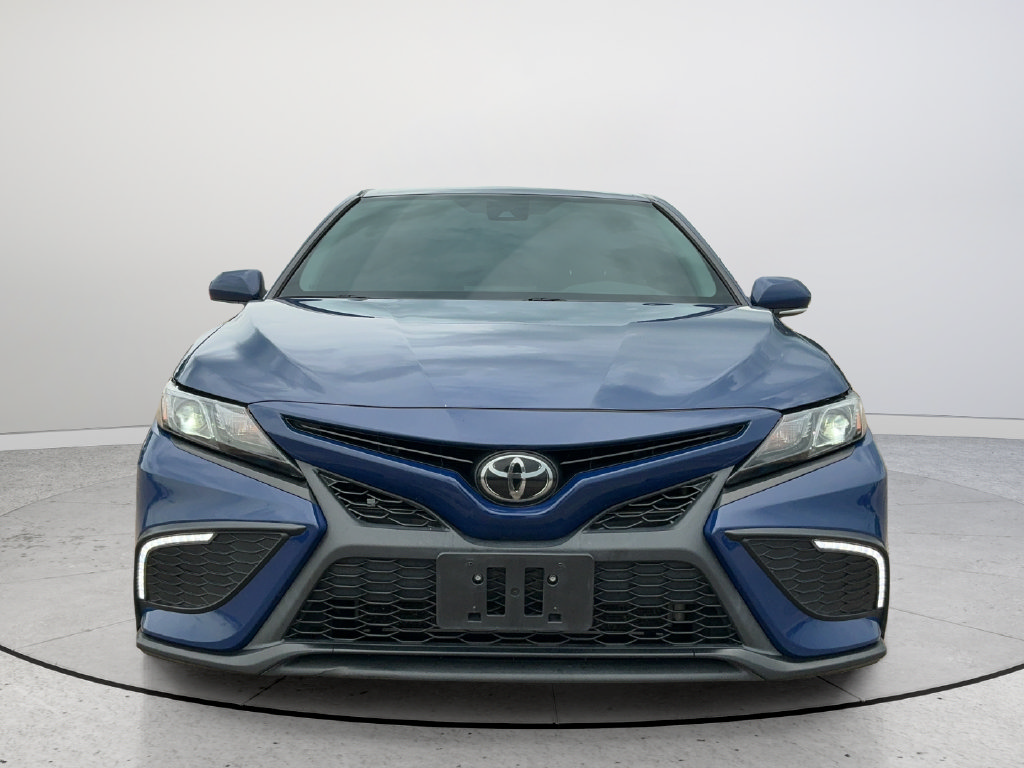 Used 2023 Toyota Camry SE FWD image 2