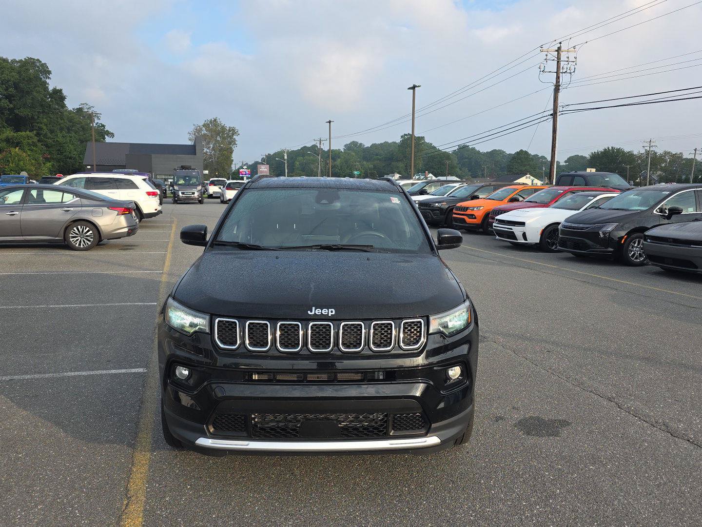 Used 2023 Jeep Compass Limited AWD/4WD image 2