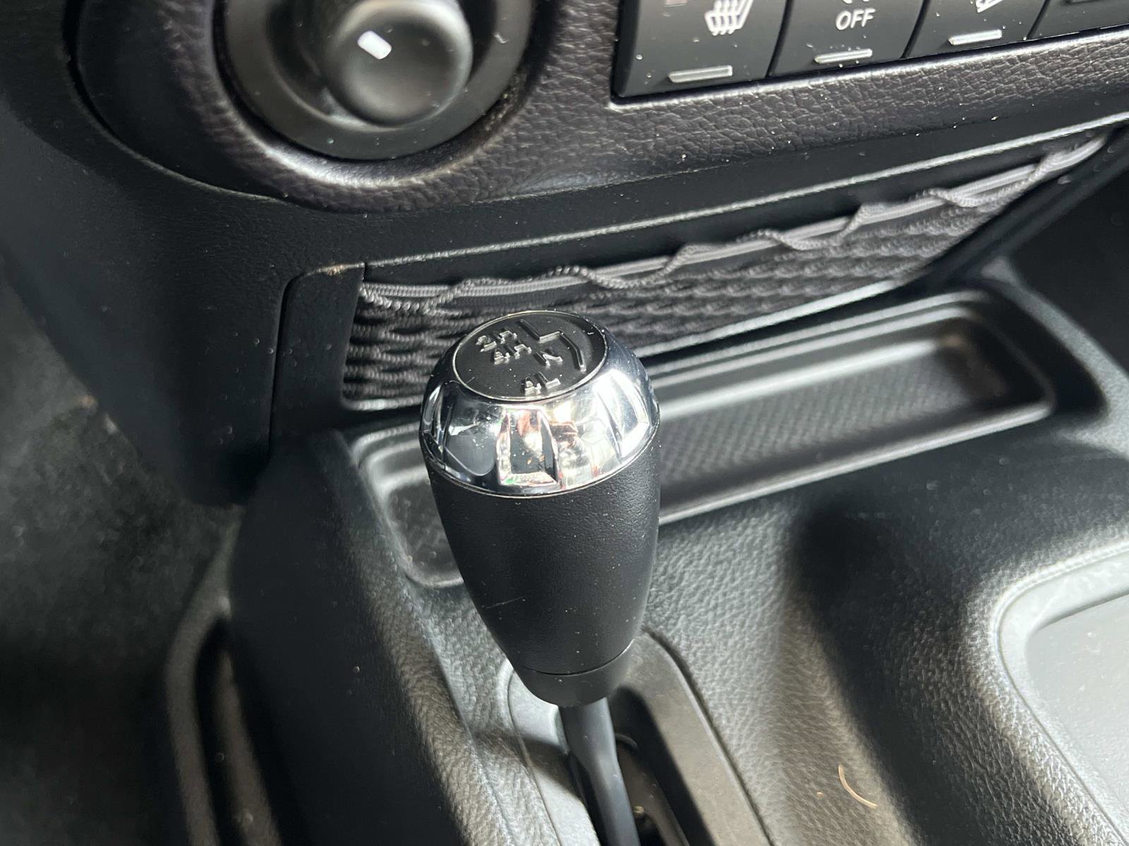 Used 2016 Jeep Wrangler Unlimited Rubicon w/ Connectivity Group image 17