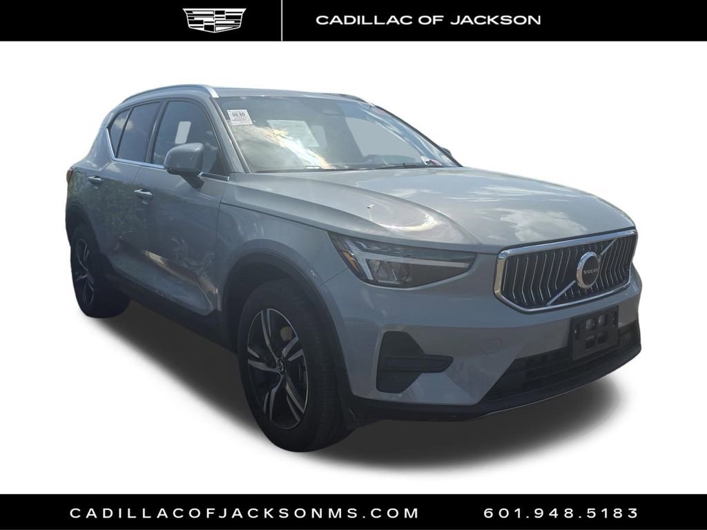 Used 2024 Volvo XC40 B5 Core image 3