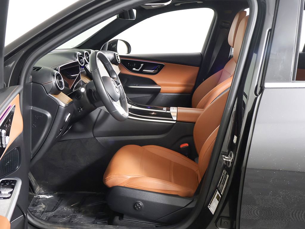 Used 2025 Mercedes-Benz GLC 300 4MATIC image 26